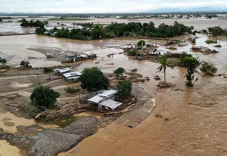 Tifón Fung-wong deja inundaciones y cinco m*ertos en Filipinas