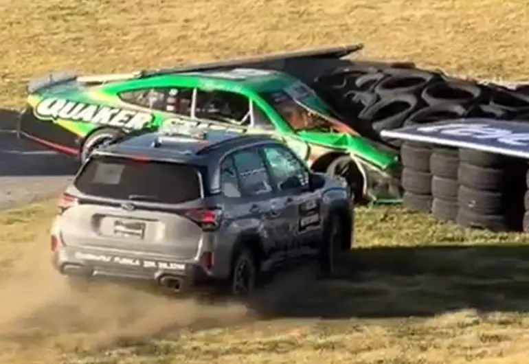 VIDEO: Piloto de NASCAR México impactado por coche de rescate en escena insólita