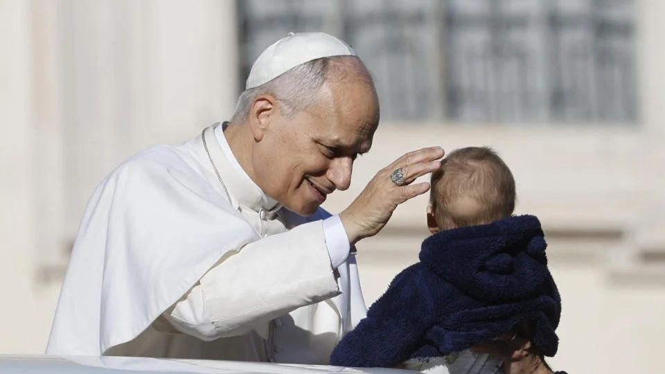«Se debe proteger la dignidad de los menores en la era de la IA», pide el papa León XIV