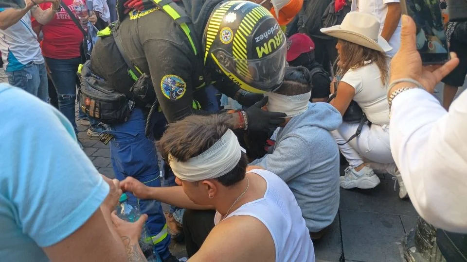 Al menos una docena de manifestantes y cinco policías resultan heridos durante la marcha de la «Generación Z» en CDMX