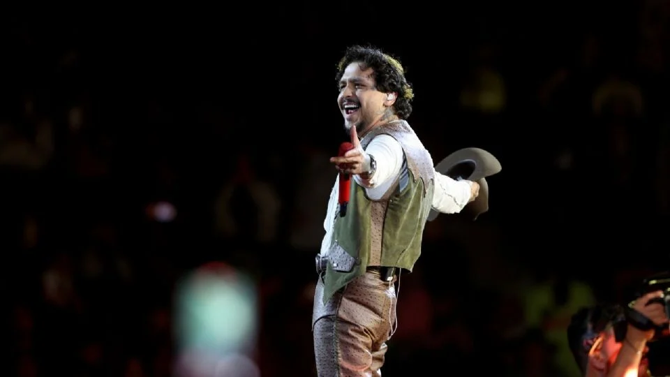 Christian Nodal libra juicio por presunta falsificación de contratos en acusación de su antigua disquera