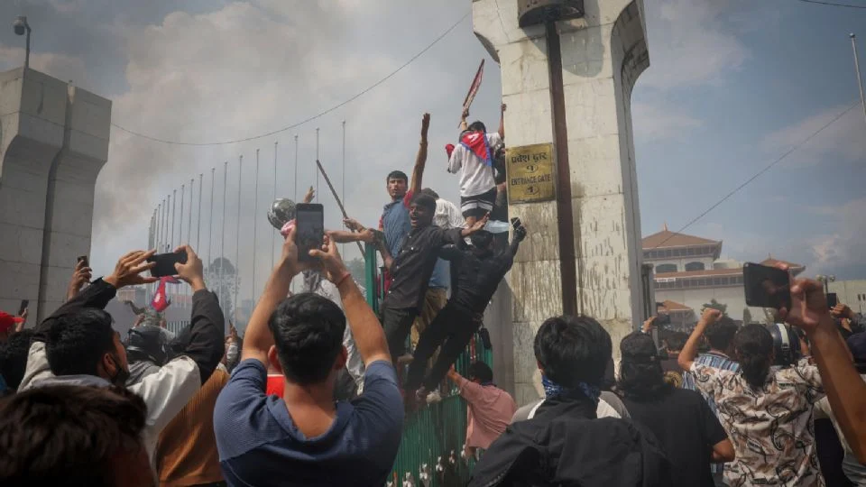 Imponen toque de queda en Nepal tras nuevos enfrentamientos entre policías e integrantes de la «Generación Z»