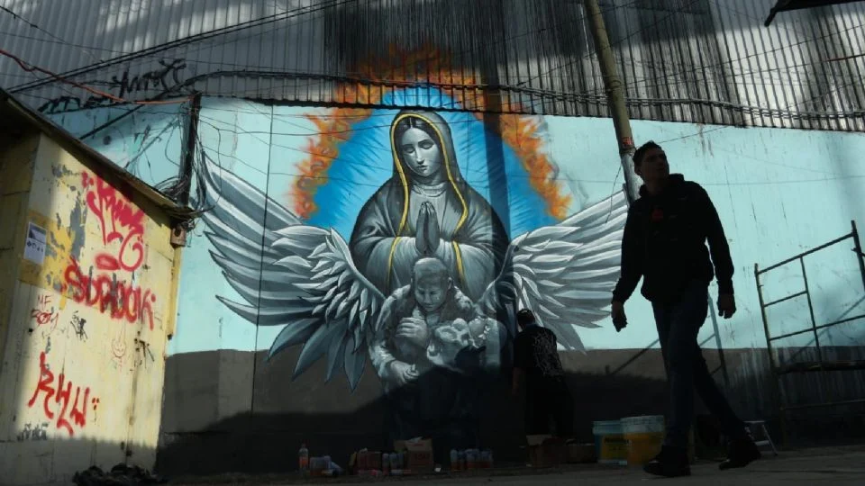 Jazlyn, menor que fue salvada por su abuela de la explosión en Iztapalapa, regresa a México tras hospitalización en EU