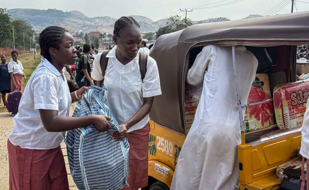 Escapan 50 estudiantes s*cuestrados en iglesia católica de Nigeria; más de 250 siguen cautivos