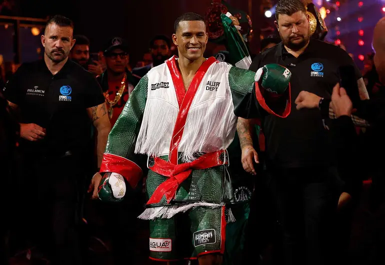 David Benavidez y su padre arremeten contra ‘Canelo’