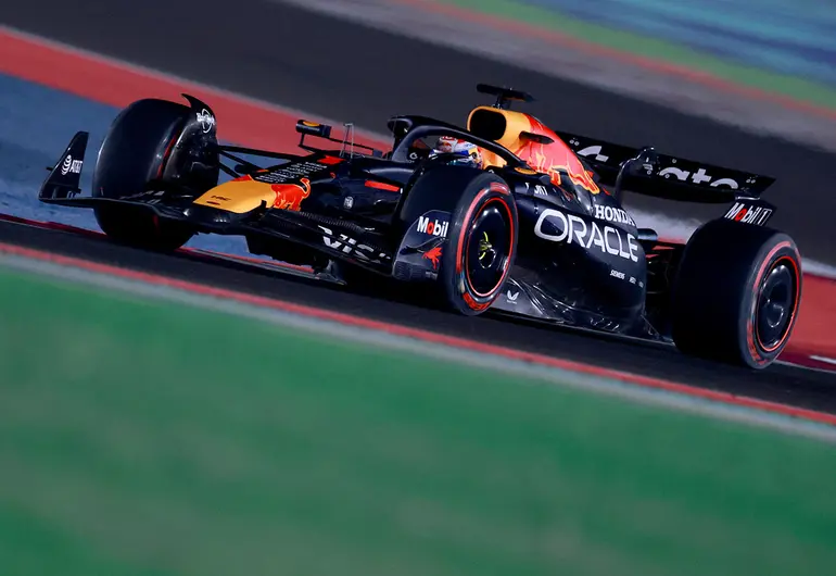 Verstappen lo hace ver fácil si tuviera un McLaren