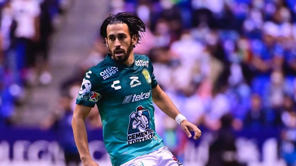 M*ere el hijo del exfutbolista Fernando Navarro, quien fue tres veces campeón de la Liga MX con el León; tenía 5 años de edad