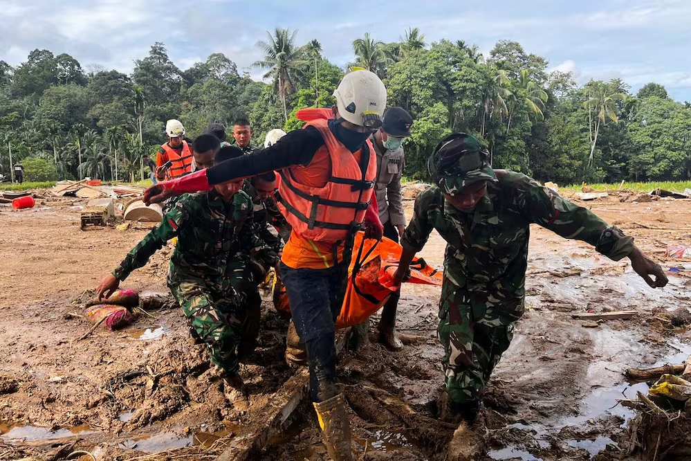 Inundaciones en Indonesia, Tailandia y Sri Lanka dejan mas de mil de m*ertos; reportan comunidades aisladas
