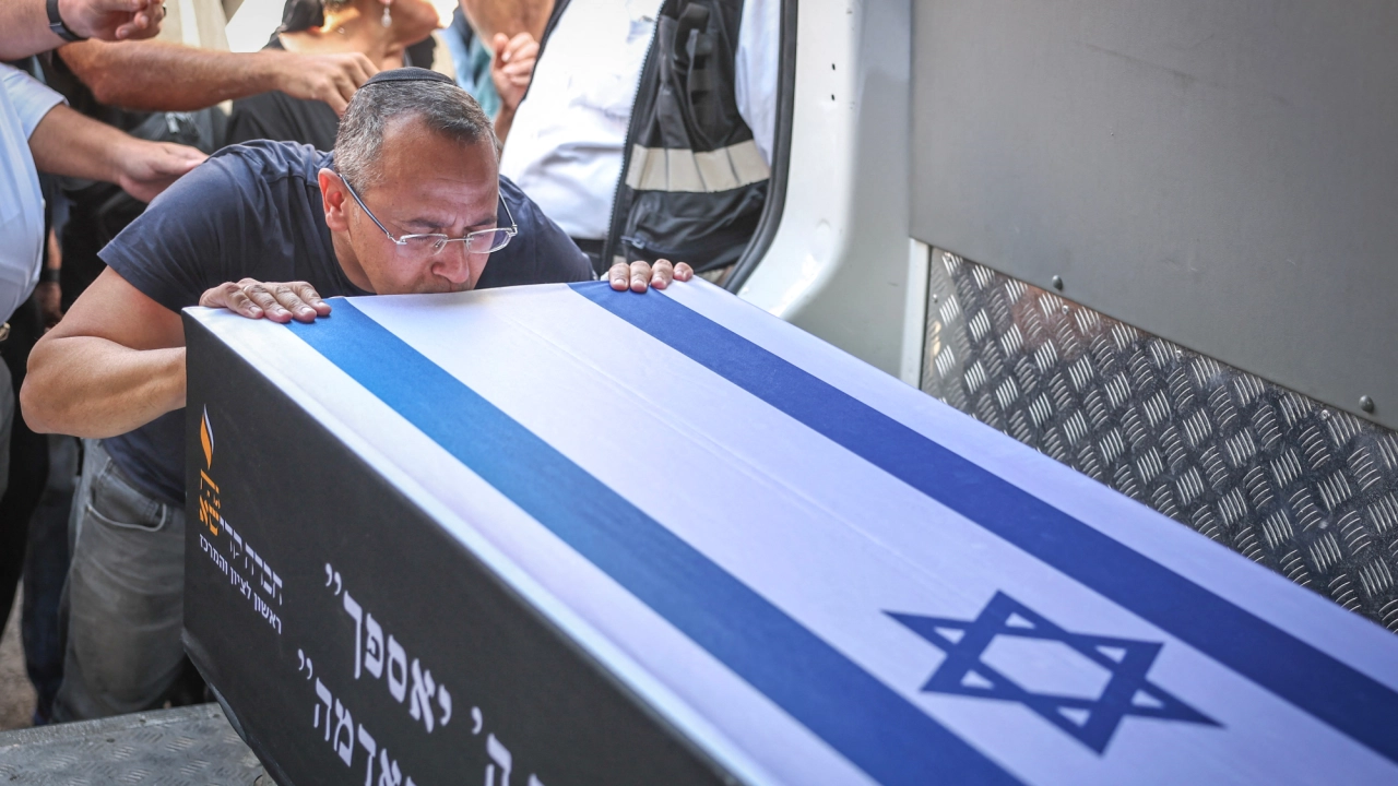 Israel sigue recuperando rehenes de Gaza tras acuerdo de alto el fuego con Hamás