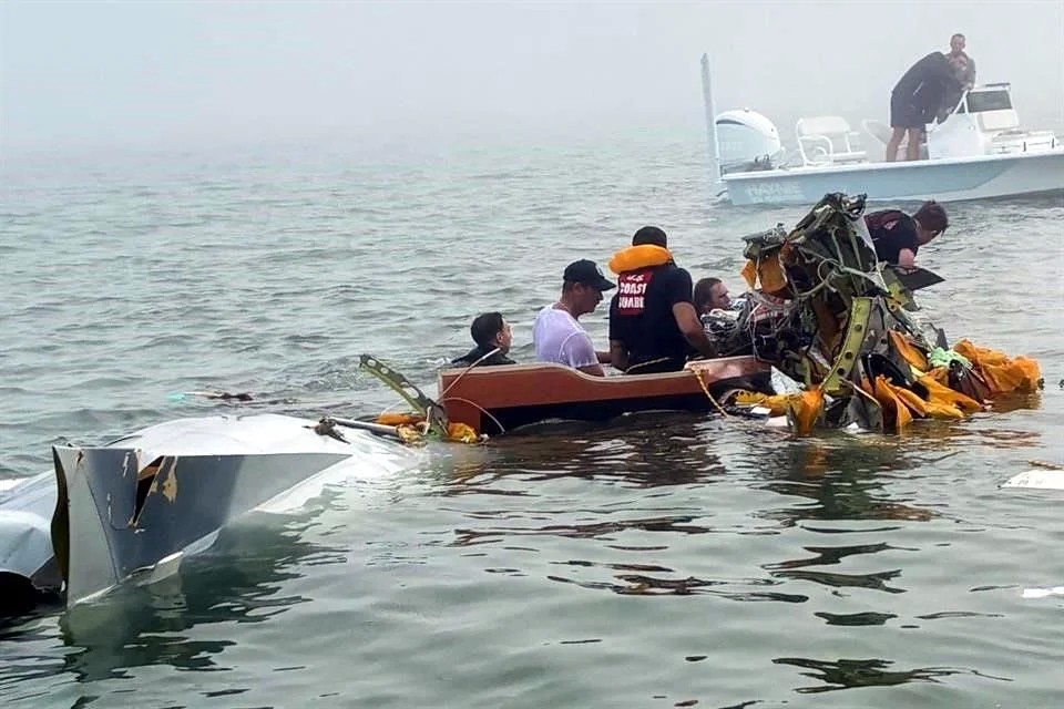 Suman 6 muertos por desplome de aeronave de Semar en EU