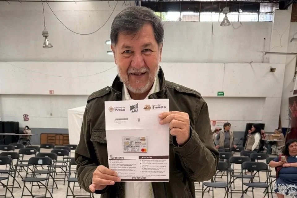 Presume Noroña que recibió tarjeta del Bienestar