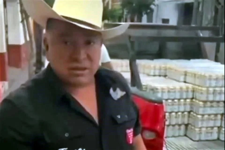Regala Edil de Amacuzac cervezas para ‘bienestar’