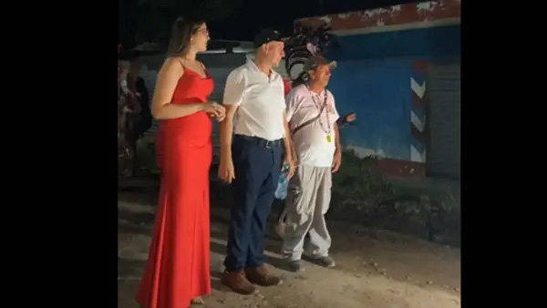 Asesinan a Alcalde frente a su esposa