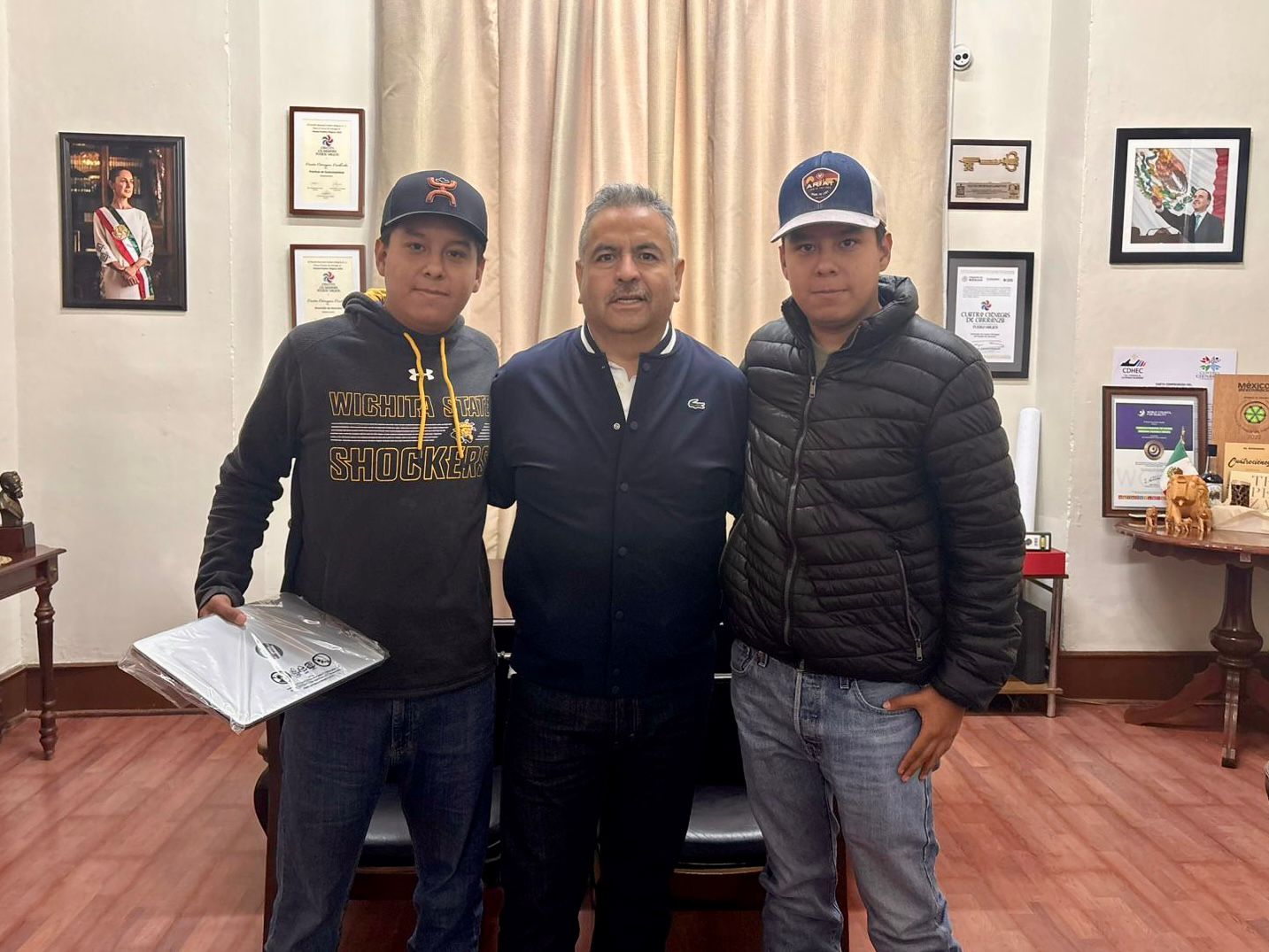 Respalda Víctor Leija a jóvenes estudiantes