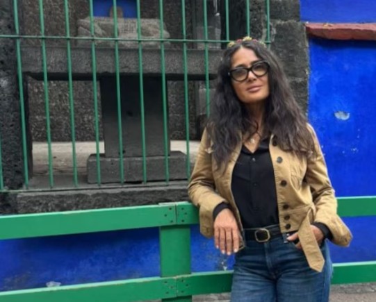 Visita Salma Hayek el museo Frida Kahlo