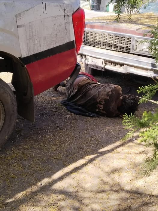 Moviliza autoridades sujeto tirado en calle