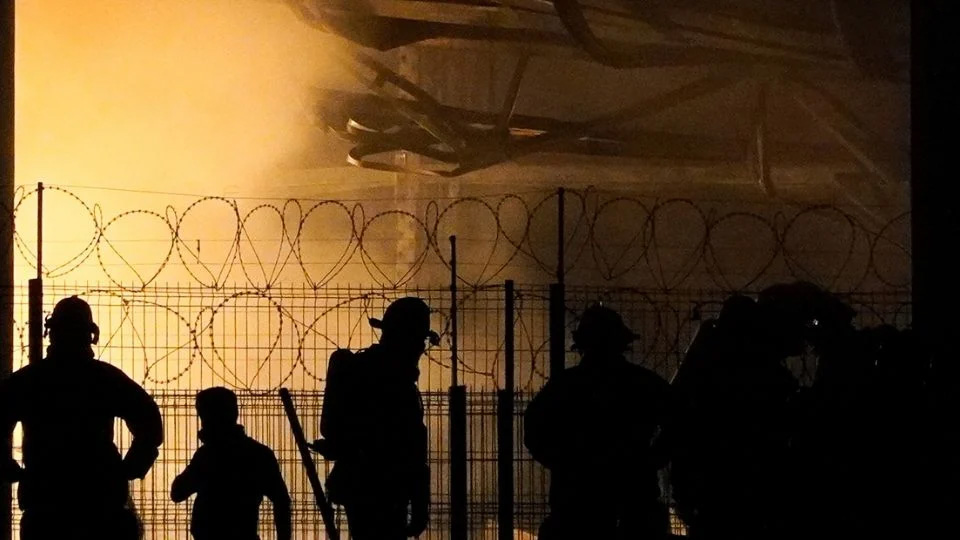Mueren 23 por incendio en un club nocturno en la India