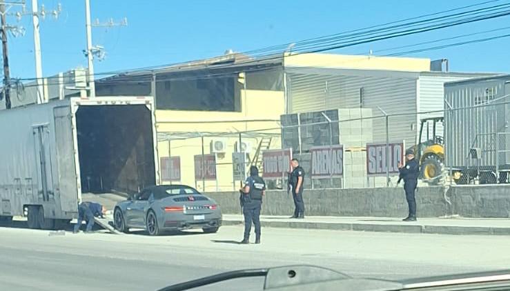 Decomisan vehículos Porsche durante operativo de seguridad