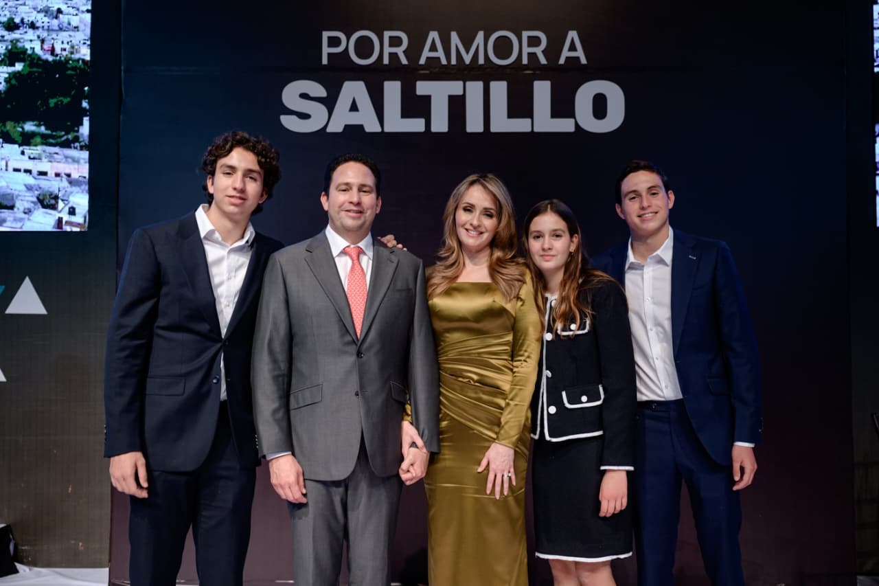 Muy feliz Navidad Saltillo les desean Javier y Luly