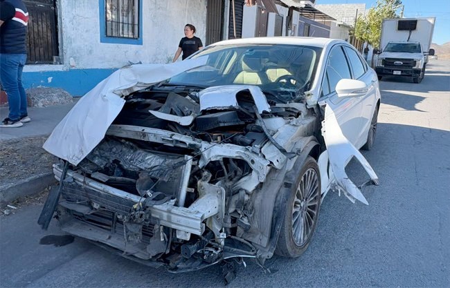 Provoca camión aparatoso choque