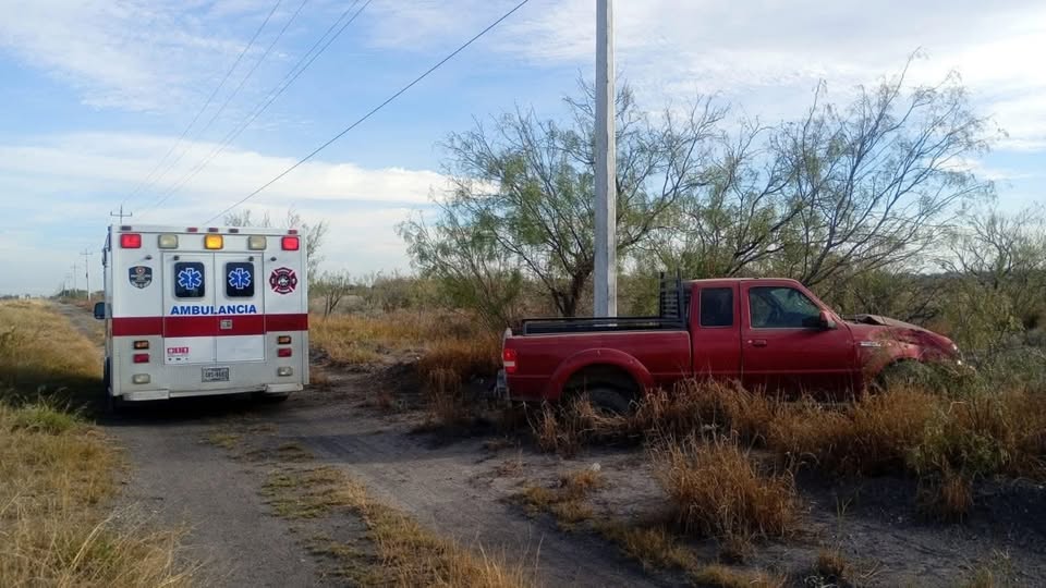 Vuelca pareja en la carretera 57