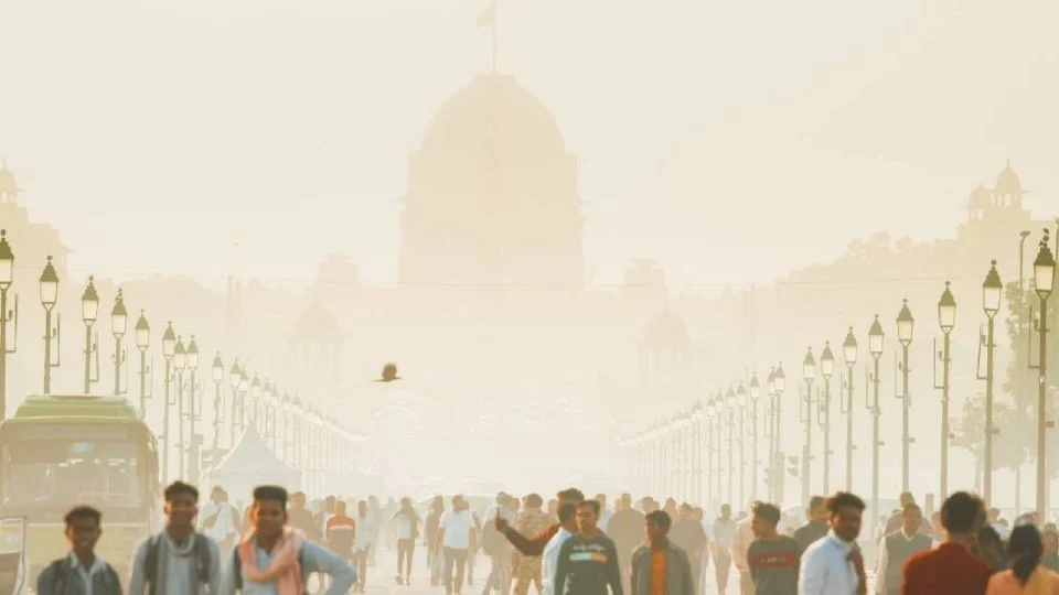 Nueva Delhi escala medidas ante la contaminación por calidad de aire equivalente a fumar 17 cigarros diarios