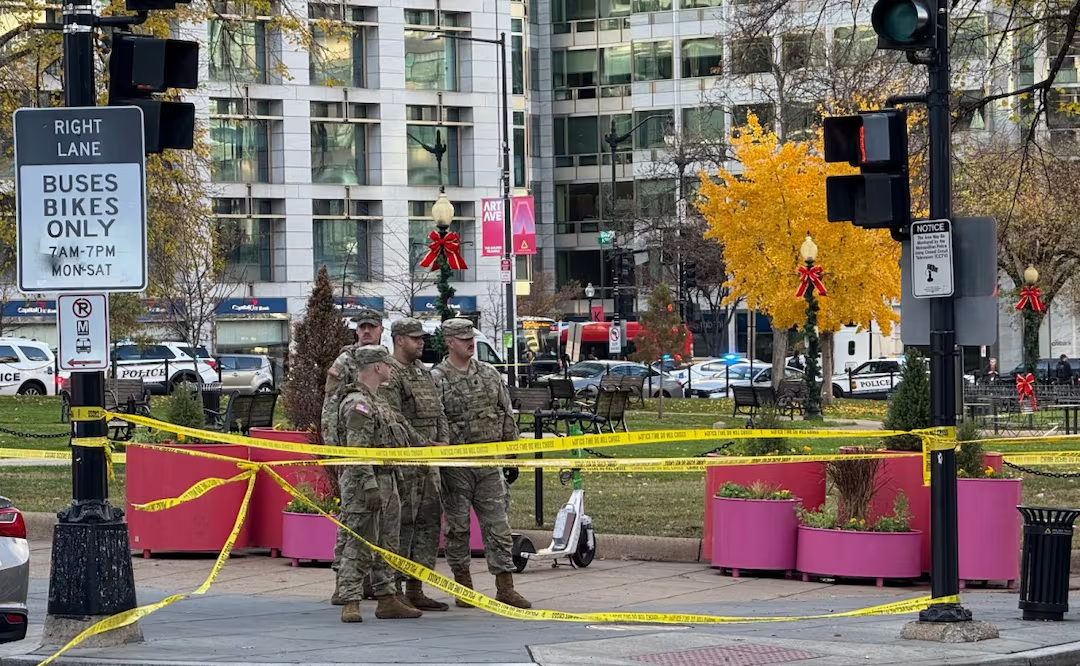 Acusado del tiroteo a la Guardia Nacional en Washington se declara no culpable de asesinato