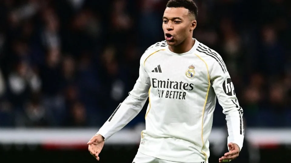 ¡Lo logró! Mbappé empata los 59 goles de Cristiano Ronaldo en un año con el Real Madrid, que despide el 2025 con un triunfo ante Sevilla