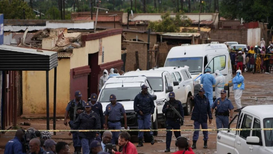 Tiroteo en un bar de Sudáfrica deja nueve m*ertos y 10 heridos; es el segundo caso en tres semanas