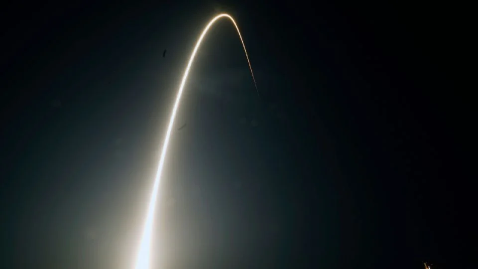 Servicios de inteligencia investigan a Rusia por el posible desarrollo de un arma contra satélites Starlink de Musk