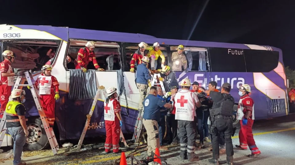 Autobús choca contra un tráiler en Tamaulipas; hay 36 lesionados y dos fallecidos