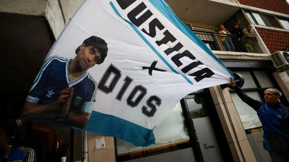 Hermanas de Maradona son procesadas y embargadas por explotar de forma indebida la imagen del exfutbolista