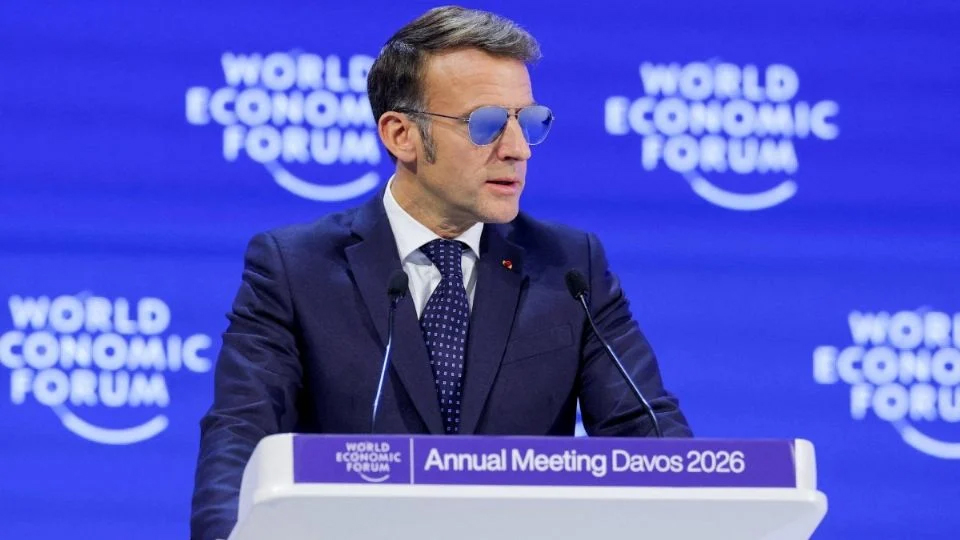 Macron y sus gafas estilo «Top Gun» en Davos