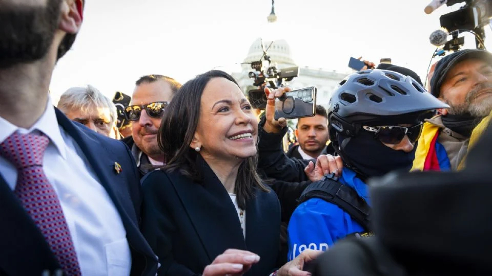 Le ofrece Machado a Trump medalla del Nobel de la Paz