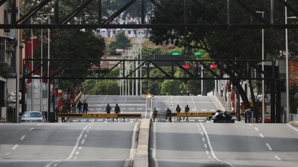 Advierte Trump a ciudadanos por milicias armadas en Venezuela