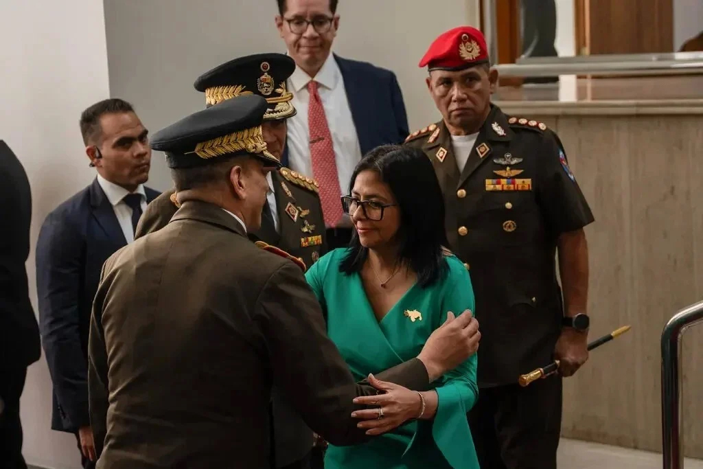 Delcy Rodríguez recibe ayuda de tropas de EU