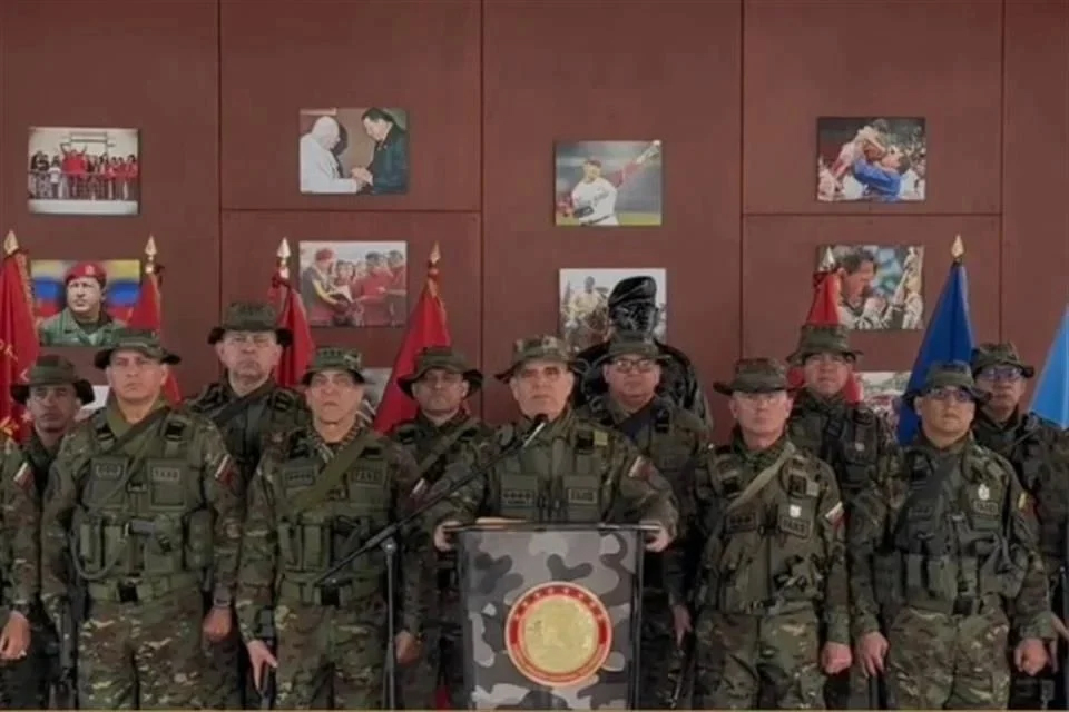 Exigen militares su liberación