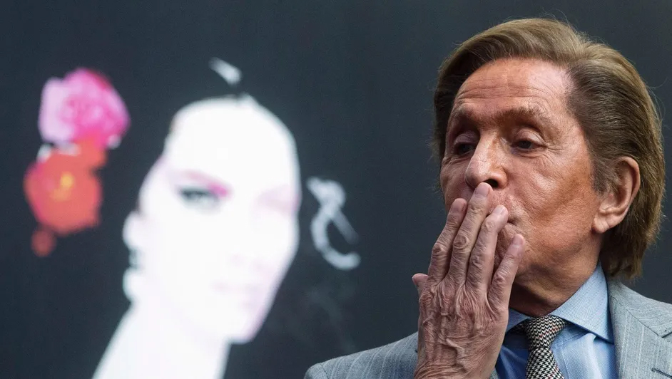Muere el diseñador Valentino, gigante universal de la moda, a los 93 años