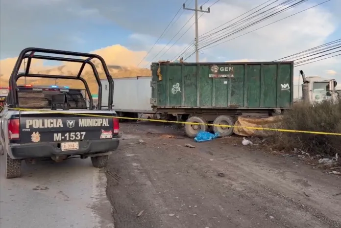 Choque de camiones deja a chofer muerto