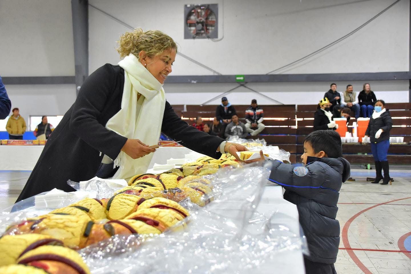 Invitan Víctor y Lety a celebrar día de Reyes
