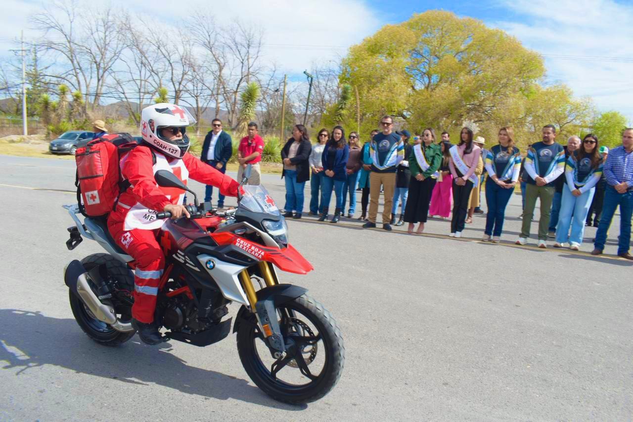 Presenta Cruz Roja su motoambulancia