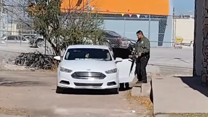 Detienen a hombre por posesión de narcóticos