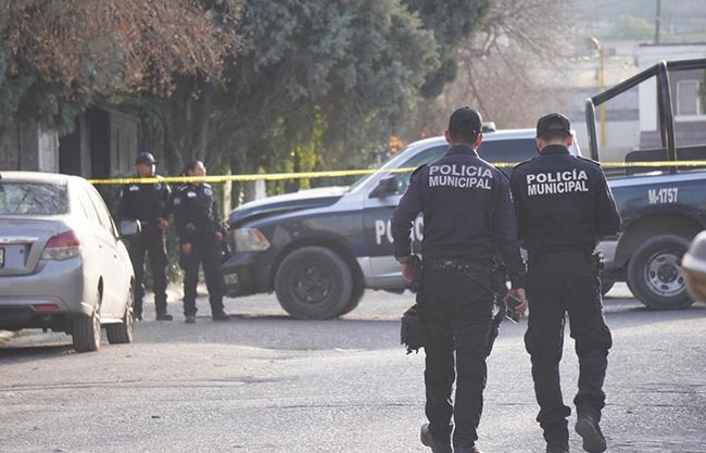Hombre fallece al caer de escalera