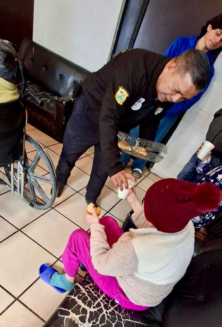 Lleva AIC alimentos al Asilo Nueva Esperanza