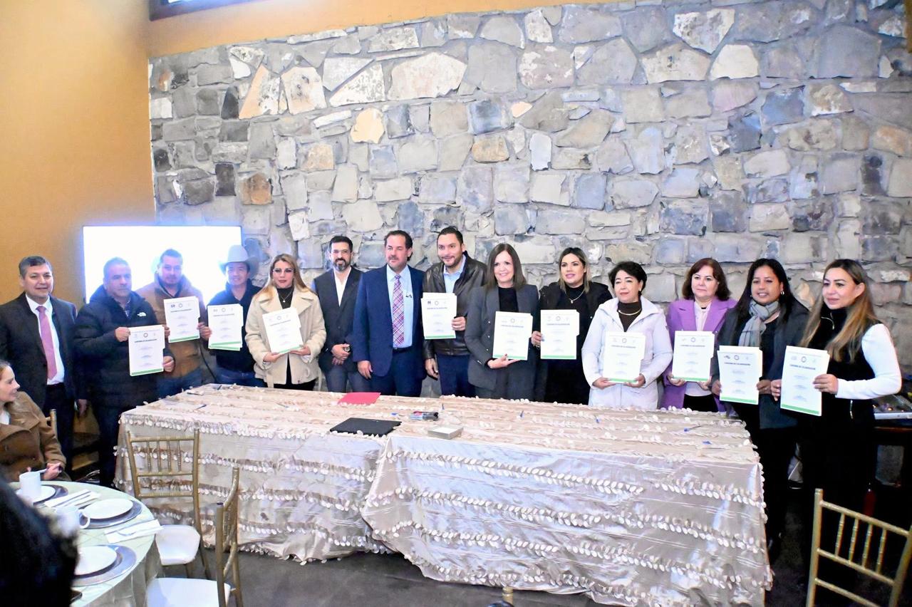 Respalda Sari al Colegio de Notarios de Coahuila