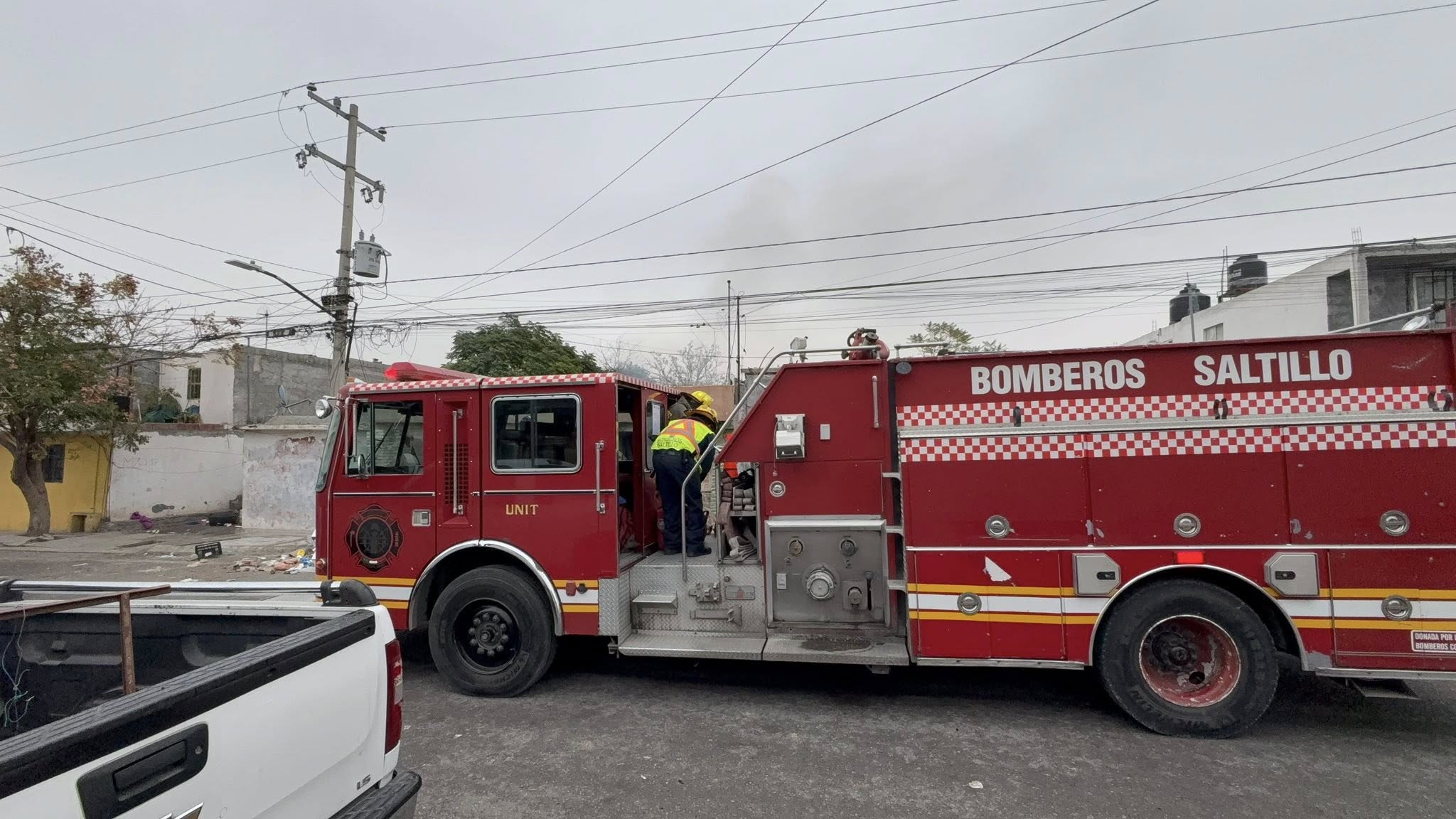 Se quema casa ocupada por indigentes en Saltillo