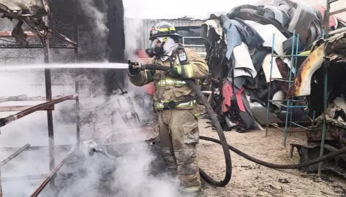Fuego consume yonke en Arteaga