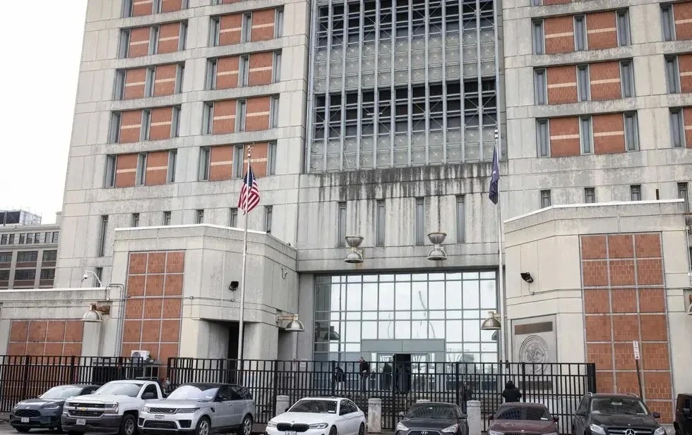Se encuentra detenido en una cárcel conflictiva de Brooklyn