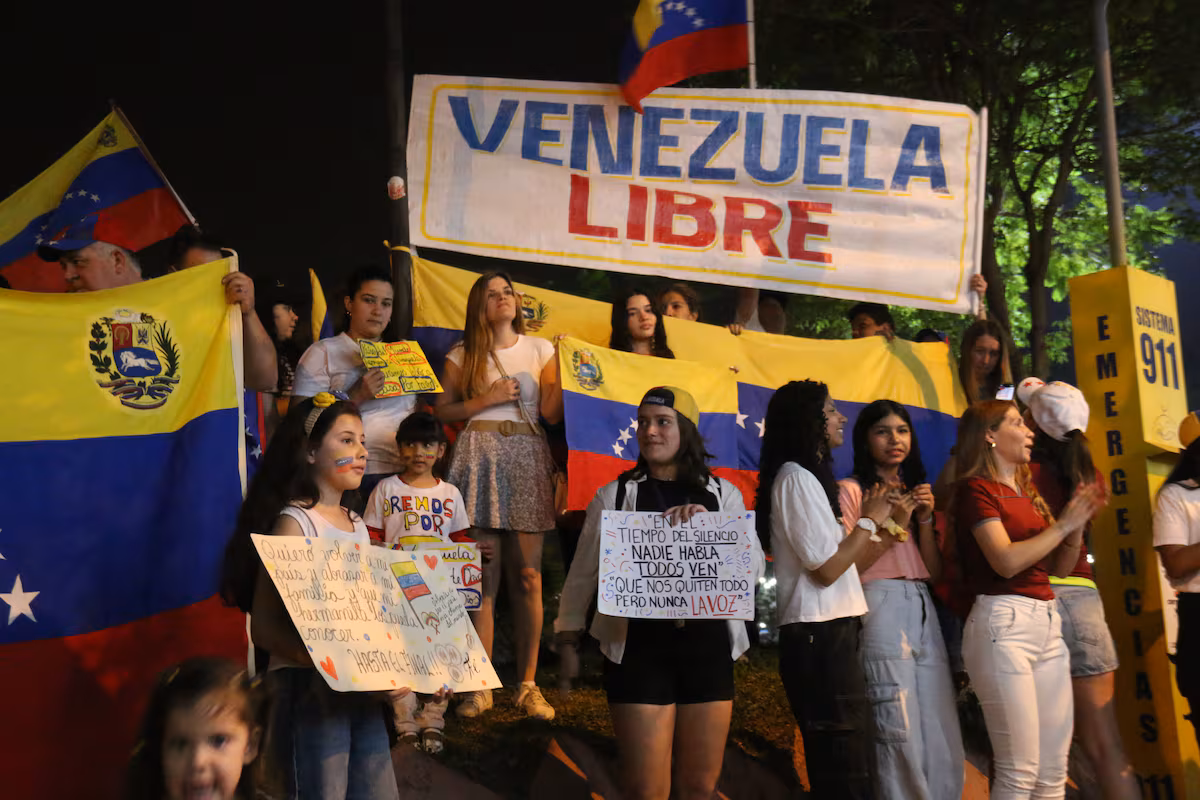 ‘Ayuda extranjera fue necesaria para sacar a Maduro del poder’