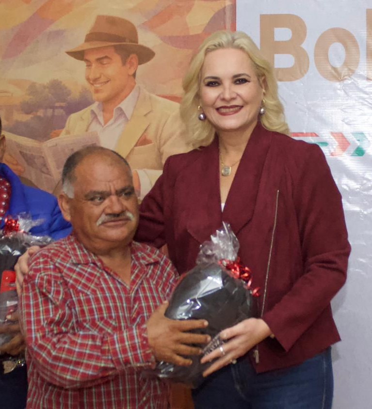 Festeja Laura Jiménez a los boleros de Múzquiz